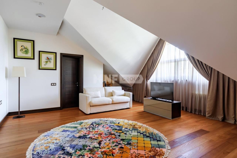 Григорий Лепс выставил на продажу свой особняк в буддийском стиле за 550 млн рублей