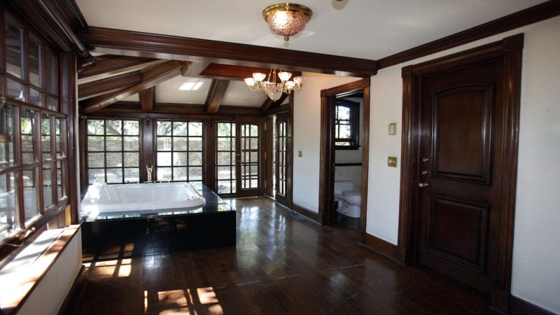 Недвижимость Майкла Джексона: от сказочного Неверленда до уединённого дворца в Холмби Хиллс