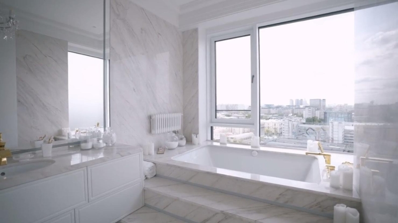 Парижское настроение в Москве: как выглядит новая квартира Татьяны Котовой с хаммамом и террасой