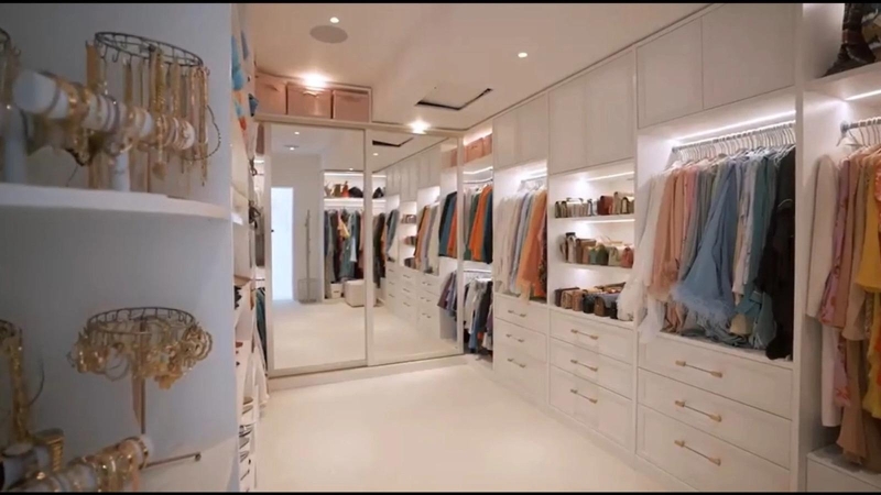 Парижское настроение в Москве: как выглядит новая квартира Татьяны Котовой с хаммамом и террасой