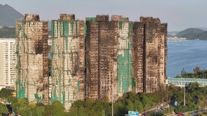 Пожар в жилом комплексе Wang Fuk Court: хронология и причины трагедии, которая привела к гибели более 150 человек