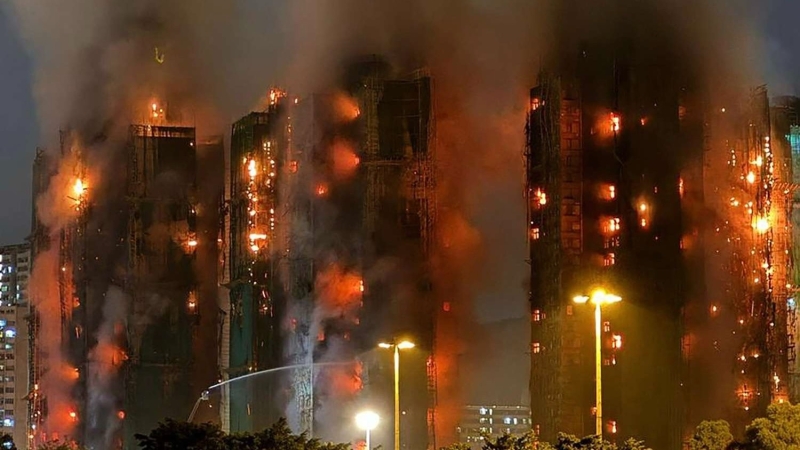 Пожар в жилом комплексе Wang Fuk Court: хронология и причины трагедии, которая привела к гибели более 150 человек
