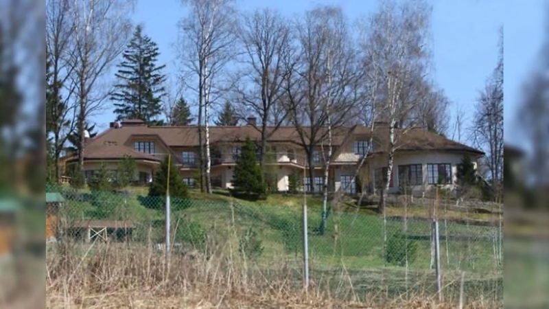 Где жил легенда советского и российского кино Олег Табаков в Москве