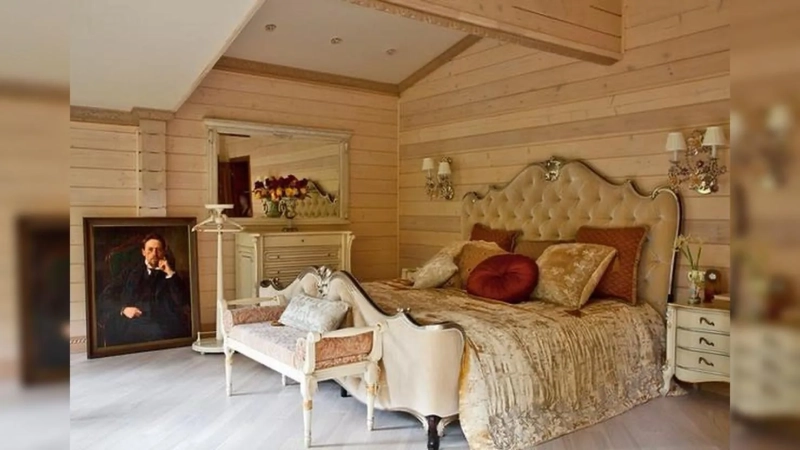 Где жил легенда советского и российского кино Олег Табаков в Москве