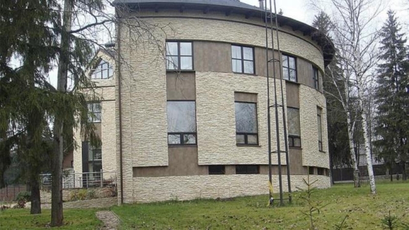 Где живёт певица Анастасия Кочеткова и чем уникален её особняк в Подмосковье