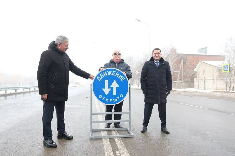 Милота дня: замглавы Минстроя РФ Никита Стасишин на открытии новой дороги в Волгограде попробовал себя в роли фотографа