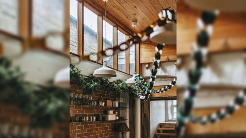 Новогодний дом стилиста Аманды Брукс в Оксфордшире, в Великобритании