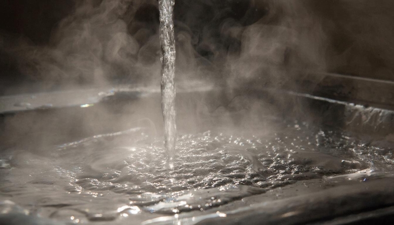 Перебои с горячей водой в квартире: как действовать, куда обращаться и когда проблема решается за один день