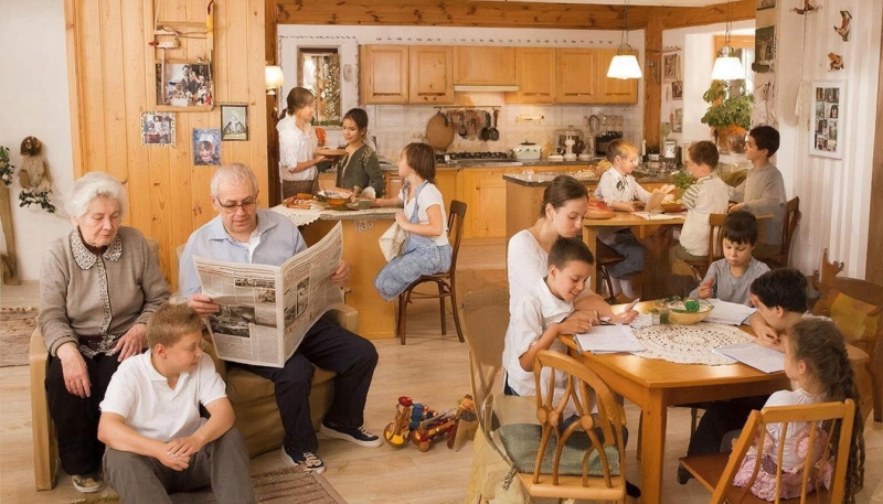 Поддержка многодетных семей и ипотека: зачем в России предлагают увеличить выплату до 550 тысяч рублей