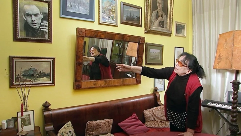 Квартира в Доме на набережной, где остановилось время: ушла Гитана Леонтенко — последняя хранительница дома Алексея Баталова