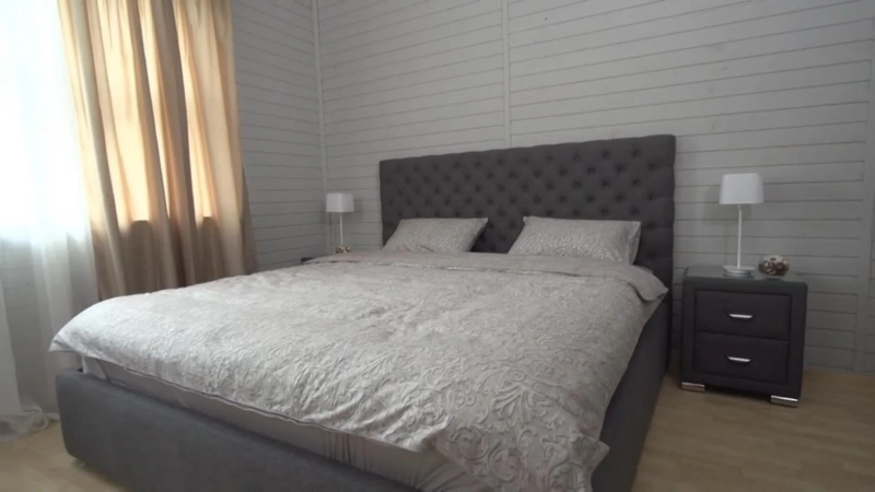 Почему Ефим Шифрин променял городскую роскошь на тихую дачу: загородный дом артиста без глянца 