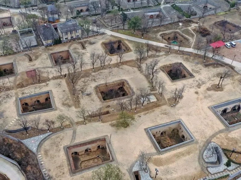 Самое доступное жильё нашли в Китае. Порядка 30 млн людей живут под землёй — в домах-пещерах яодун, которым уже 4000 лет