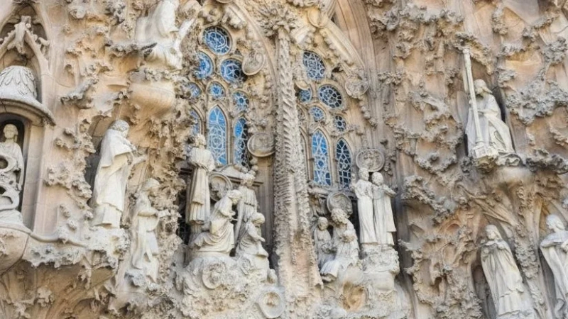 Антонио Гауди: ТОП архитектурных шедевров, которые сделали Барселону самым необычным городом Европы