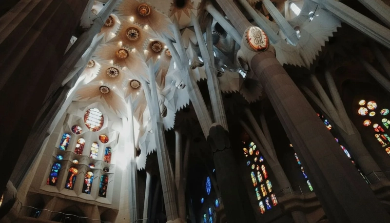 Антонио Гауди: ТОП архитектурных шедевров, которые сделали Барселону самым необычным городом Европы