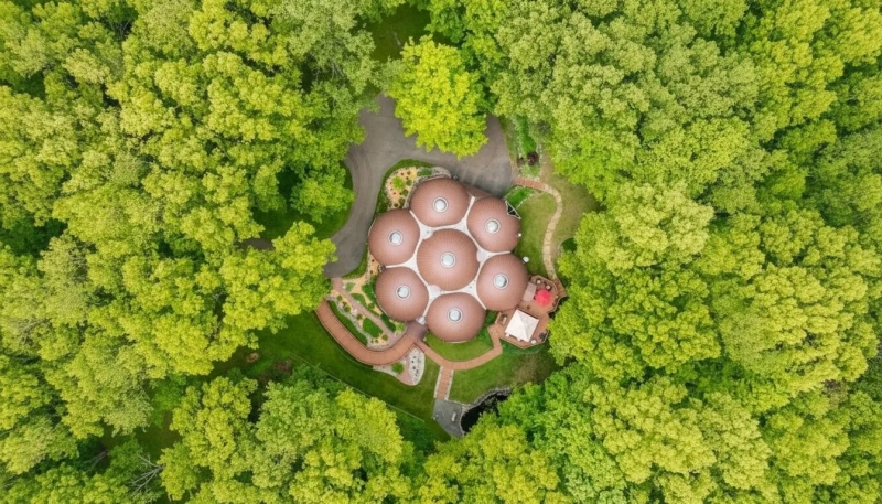 Дом, который не должен был существовать: в Мичигане продают легендарный «Луковый дом» за 1,9 млн долларов