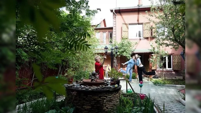 Дом, построенный вместе с любовью зрителей: как живёт создательница «Гардемарины, вперед!» Светлана Дружинина