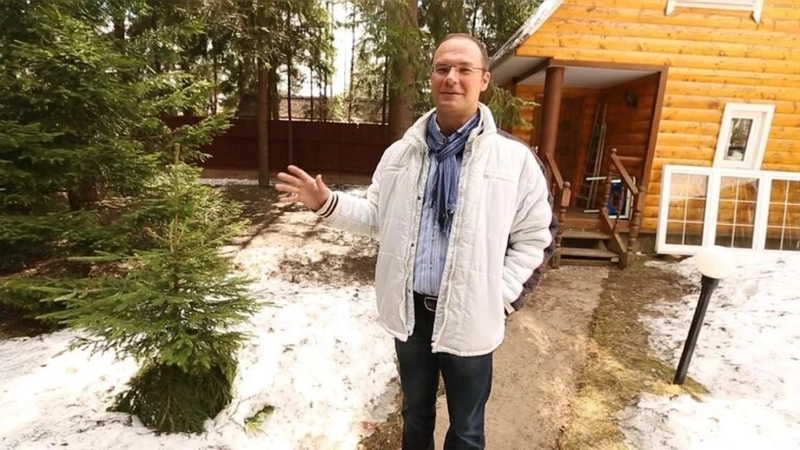 Экологичный дом в лесу с камином и баней: как оперный певец Вадим Лынковский создал идеальное пространство для жизни и работы