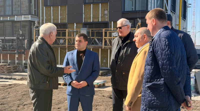 Эксклюзив: замминистра Никита Стасишин совместно с председателем комитета Госдумы РФ по строительству и ЖКХ Сергеем Пахомовым проинспектировали стройки