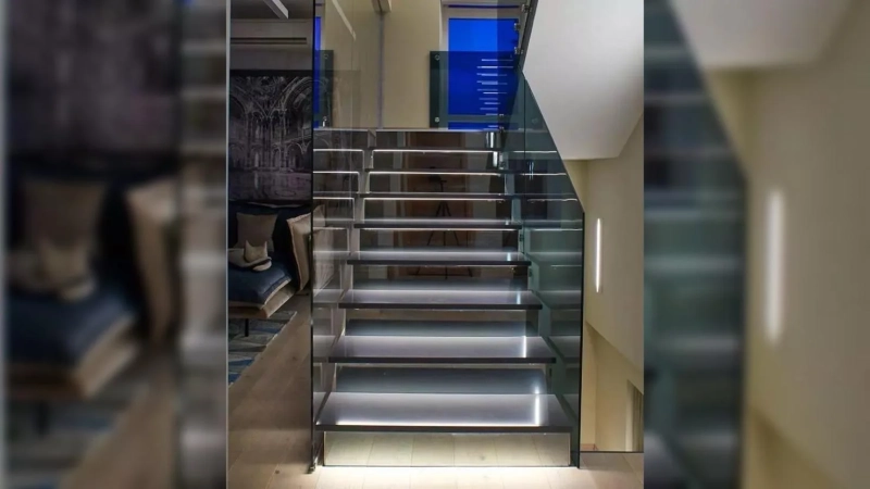 Где живет Александр Маршал: стеклянный особняк мечты и окна без занавесок