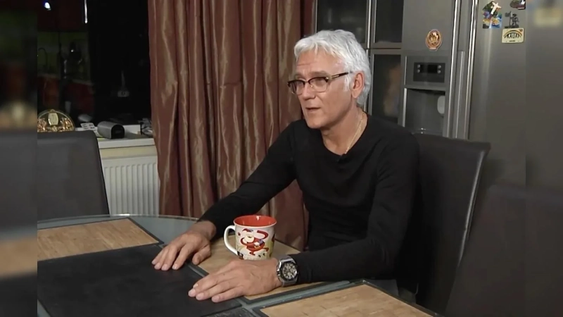 Где живет Александр Маршал: стеклянный особняк мечты и окна без занавесок