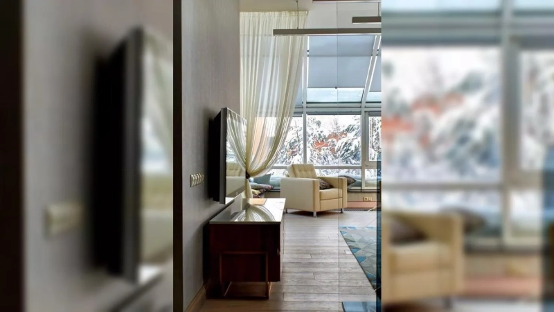 Где живет Александр Маршал: стеклянный особняк мечты и окна без занавесок