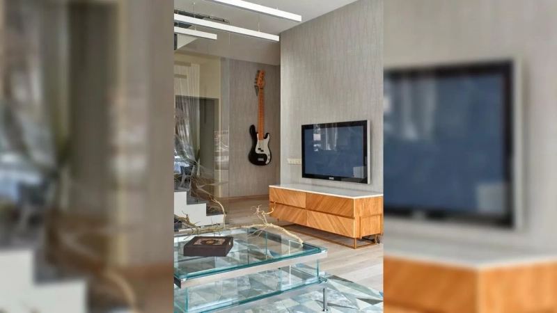 Где живет Александр Маршал: стеклянный особняк мечты и окна без занавесок