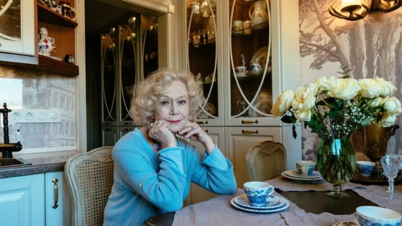 Где живёт Светлана Немоляева: квартира Оленьки из «Служебного романа»