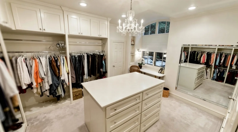 Ушел Чак Норрис,  легендарный герой боевиков: каким был дом и почему он выбрал уют вместо голливудского пафоса