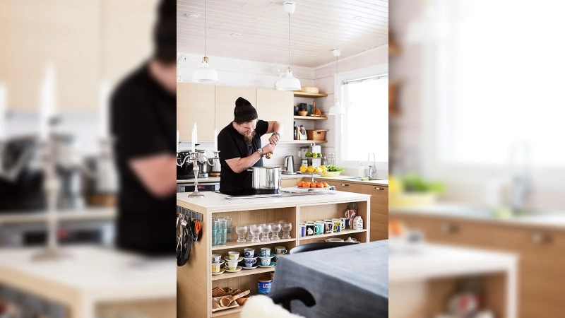 Дом на скале у воды: как Вилле Хаапасало построил идеальный коттедж в Финляндии