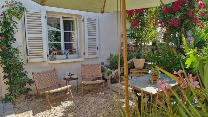 Как выглядят дачи пенсионеров во Франции, и почему их участки смотрятся дороже элитных коттеджей